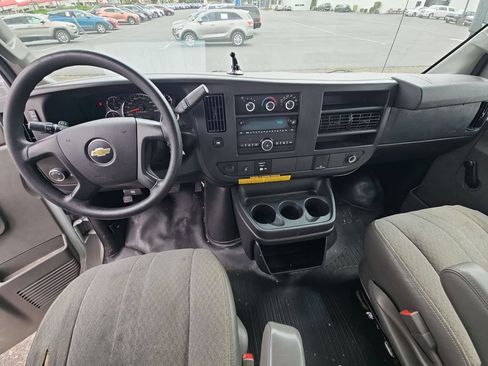 Used 2016 Chevrolet Express 3500 RWD image 22