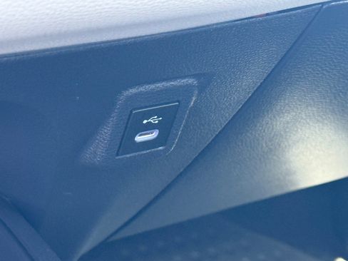 Used 2025 Toyota Corolla LE image 21