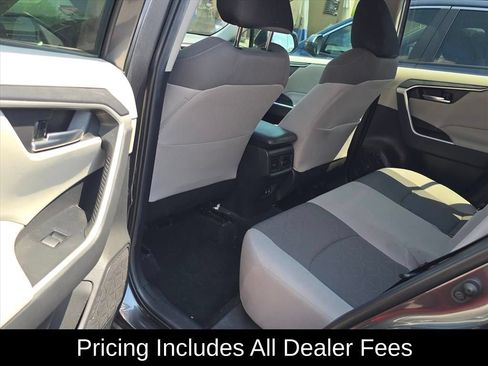 Used 2021 Toyota RAV4 XLE FWD image 4