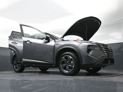 Used 2024 Nissan Rogue SV image 45