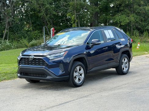 Used 2023 Toyota RAV4 XLE AWD/4WD image 3