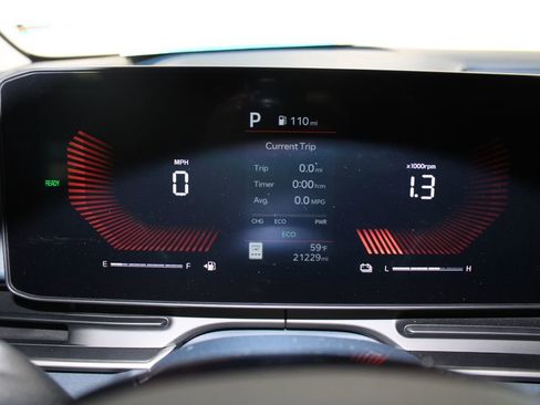 Used 2025 Kia Carnival EX image 42