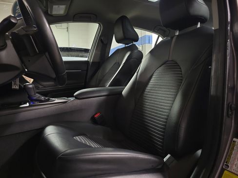 Used 2024 Toyota Camry SE image 17