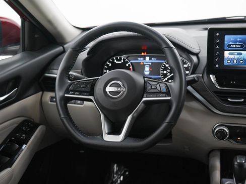 Used 2023 Nissan Altima 2.5 SV w/ SV Premium Package AWD/4WD image 14
