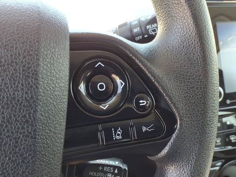 Used 2022 Toyota Prius LE FWD image 30