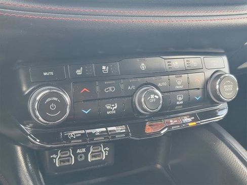 Certified 2024 Dodge Durango GT image 27