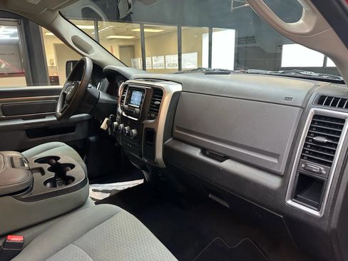 Used 2018 RAM 1500 Classic SLT image 30