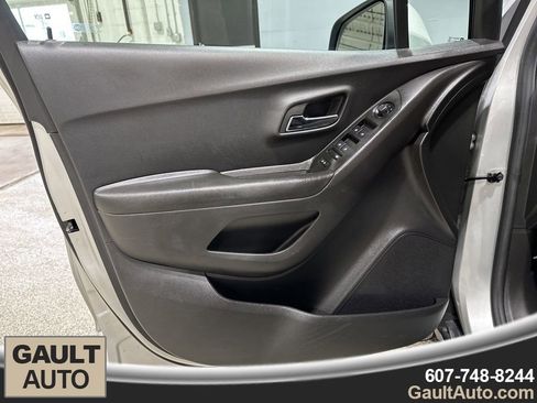 Used 2022 Chevrolet Trax LS w/ Tint and Cruise Package image 11