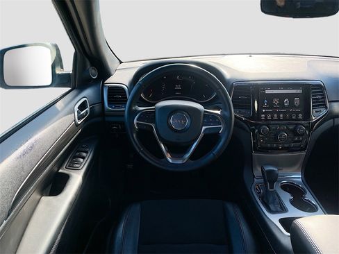 Used 2022 Jeep Grand Cherokee Laredo X image 21