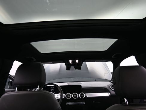 Used 2021 Mercedes-Benz GLB 35 AMG 4MATIC image 17