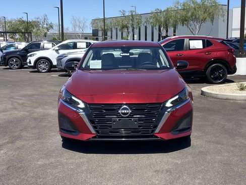 Used 2025 Nissan Altima 2.5 SV FWD image 3
