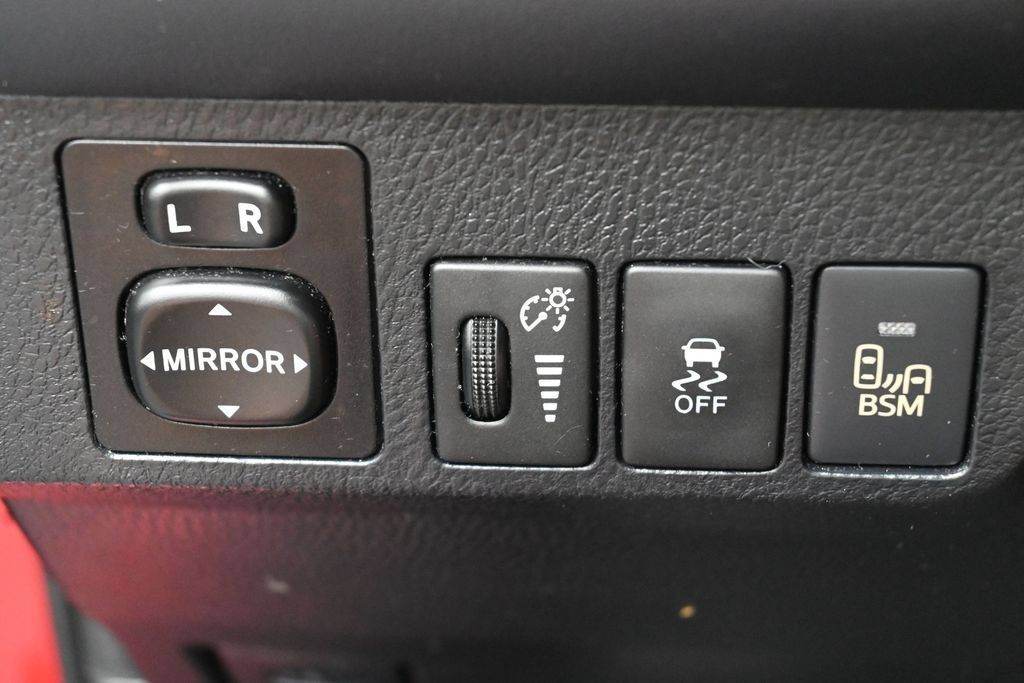 Used 2013 Toyota RAV4 Limited AWD/4WD image 16