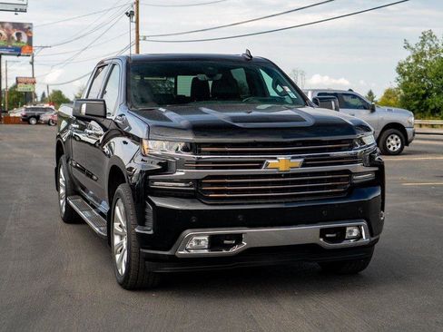 Used 2020 Chevrolet Silverado 1500 High Country w/ Technology Package image 2