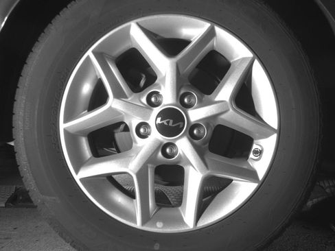 Used 2025 Kia Soul LX w/ LX Technology Package FWD image 15