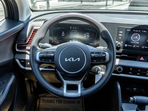 Used 2025 Kia Sportage LX FWD image 25