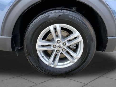 Used 2021 Ford Explorer XLT w/ Equipment Group 202A RWD image 11