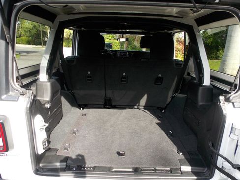 Used 2023 Jeep Wrangler Unlimited Sport AWD/4WD image 16