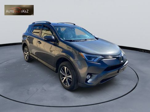 Used 2017 Toyota RAV4 XLE FWD image 2