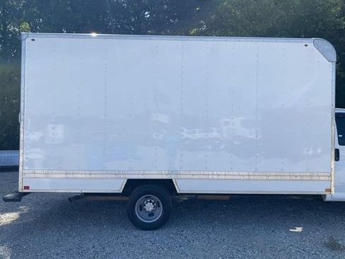 Used 2020 Chevrolet Express 3500 Extended w/ Driver Convenience Package RWD image 8