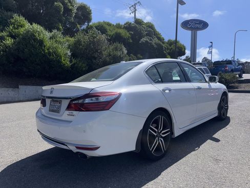 Used 2016 Honda Accord Touring image 9