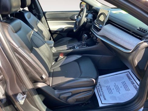 Used 2024 Jeep Compass Latitude image 15