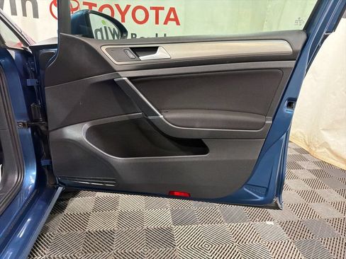 Used 2016 Volkswagen Golf S FWD image 8