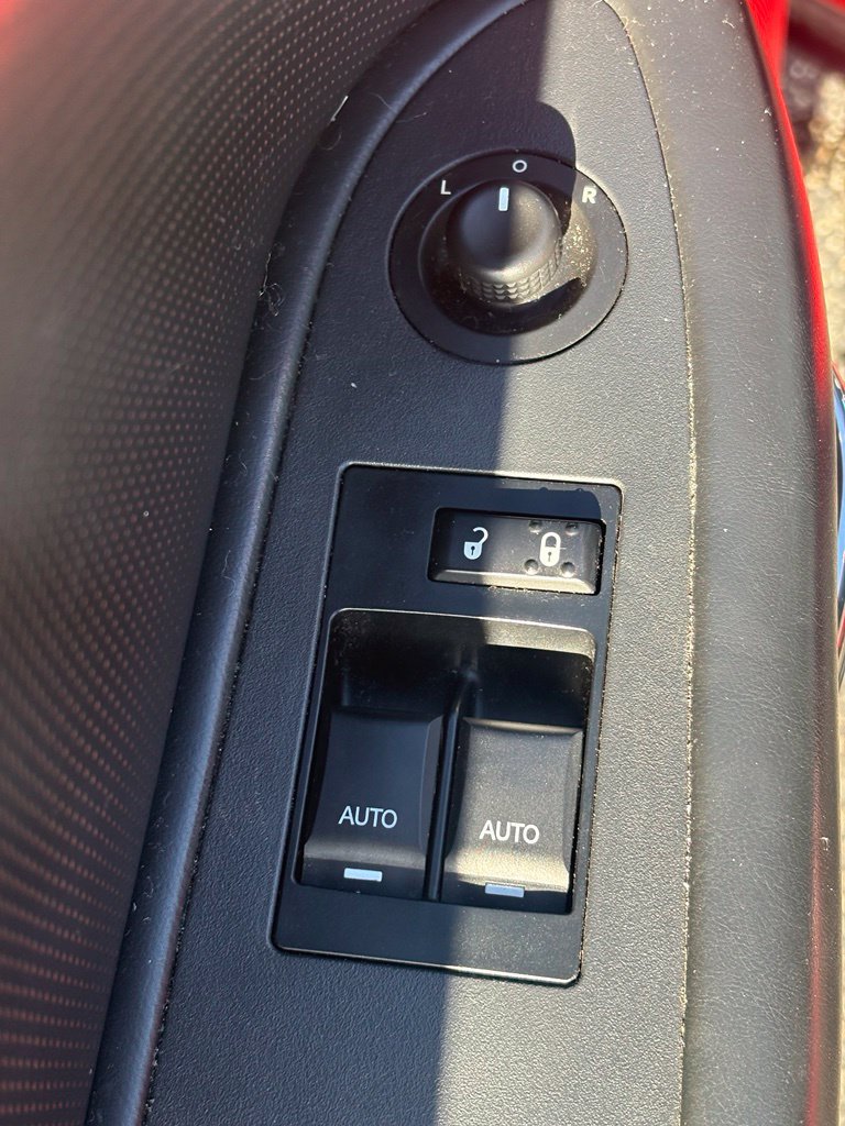 Used 2013 Dodge Challenger R/T RWD image 10