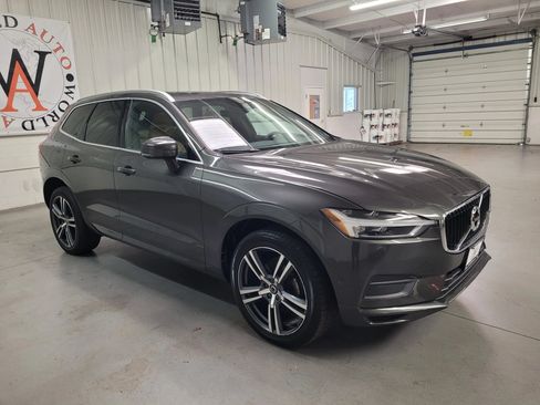 Used 2018 Volvo XC60 T5 Momentum w/ Vision Package AWD/4WD image 10