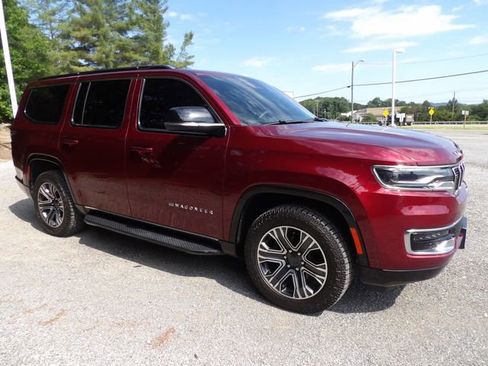 Used 2024 Jeep Wagoneer 4WD w/ Premium Group I image 6