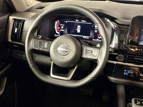 Used 2023 Nissan Pathfinder Platinum image 20