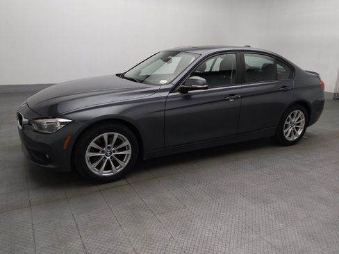 Used 2018 BMW 320i Sedan RWD image 2