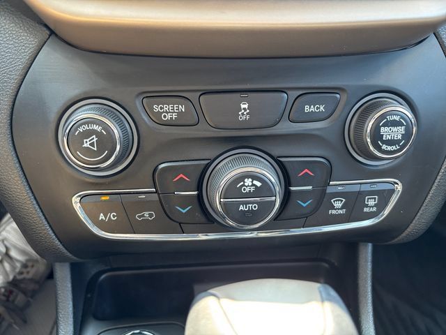 Used 2018 Jeep Cherokee Limited AWD/4WD image 19