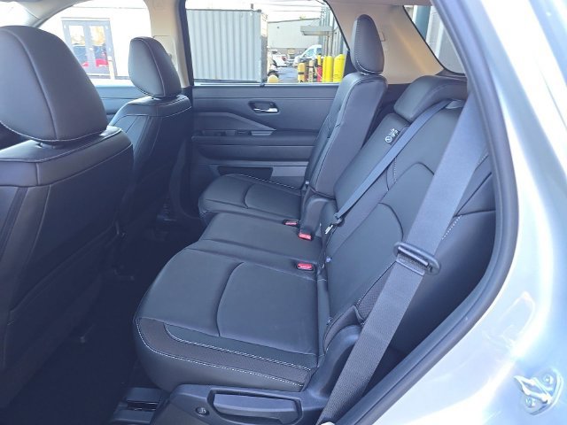 Certified 2025 Nissan Pathfinder SL AWD/4WD image 4
