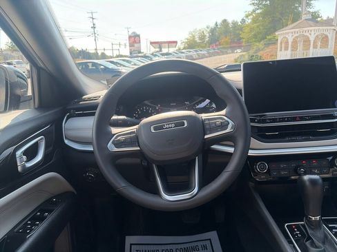 Used 2025 Jeep Compass Limited AWD/4WD image 14