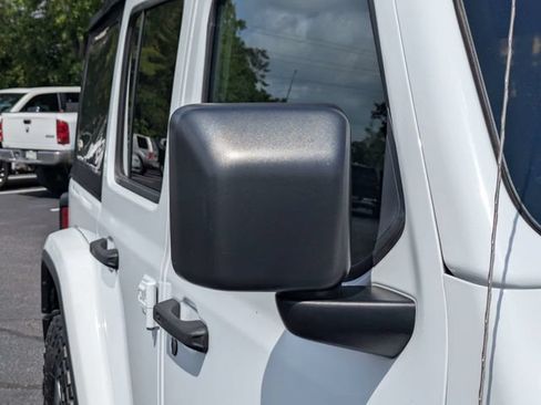 Used 2018 Jeep Wrangler Unlimited Sahara AWD/4WD image 14