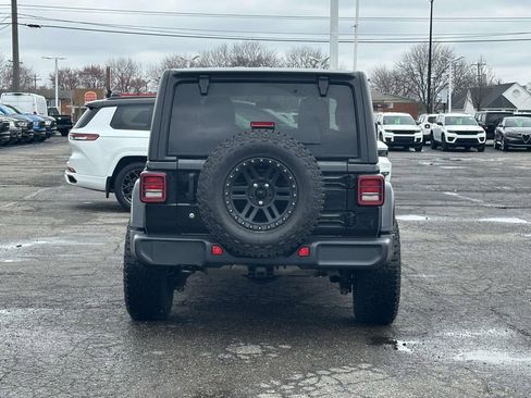 Used 2018 Jeep Wrangler Unlimited Sahara w/ Cold Weather Group image 5