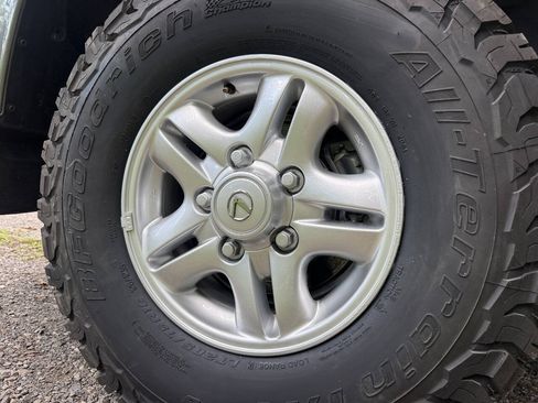 Used 2002 Lexus LX 470 4WD image 16