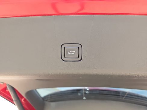 Used 2023 Chevrolet Traverse LT FWD image 14