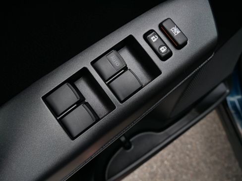 Used 2018 Toyota RAV4 XLE AWD/4WD image 19