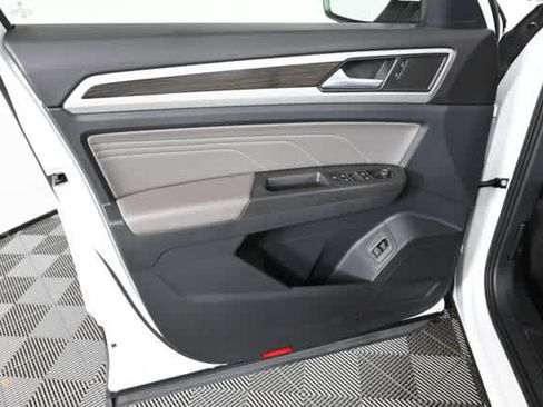 Used 2022 Volkswagen Atlas SE w/ Panoramic Sunroof Package image 21