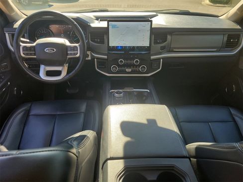Used 2024 Ford Expedition XLT image 13