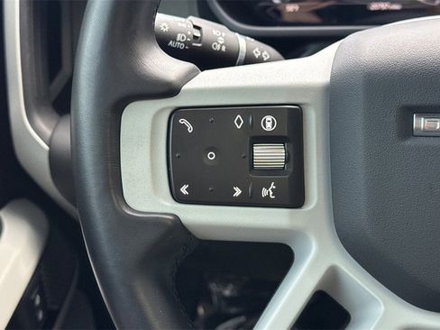 Used 2024 Land Rover Defender 130 S image 31