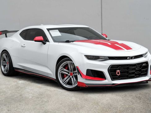 Used 2018 Chevrolet Camaro ZL1 RWD image 6