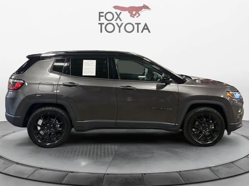 Used 2022 Jeep Compass Latitude FWD image 7