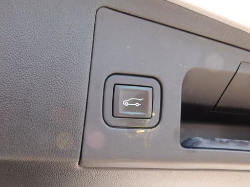 Used 2019 Cadillac XT5 FWD image 9