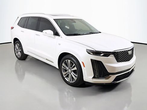 Used 2023 Cadillac XT6 Premium Luxury w/ Technology Package image 2