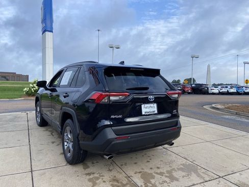 Used 2024 Toyota RAV4 XLE AWD/4WD image 9