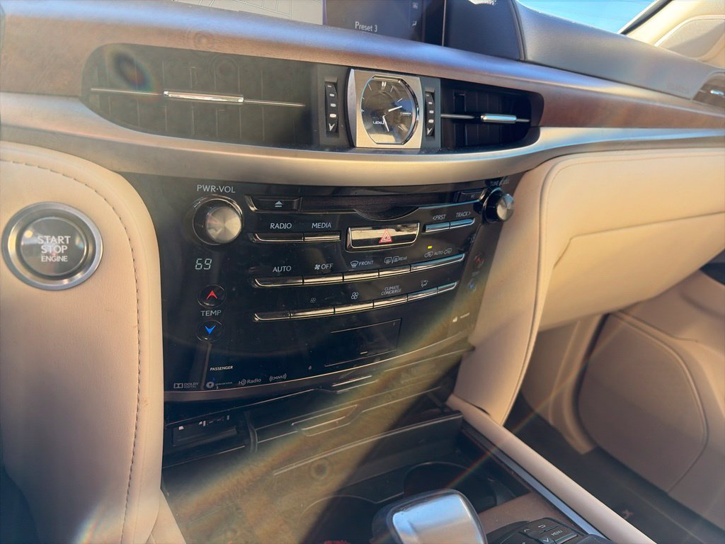 Used 2019 Lexus LX 570 4WD w/ Luxury Package image 10