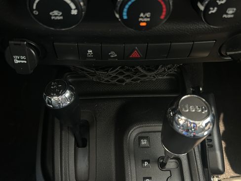 Used 2011 Jeep Wrangler Unlimited Sport w/ Connectivity Group AWD/4WD image 15