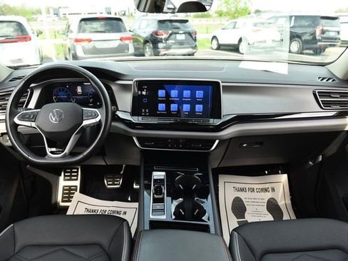 Used 2025 Volkswagen Atlas Peak Edition SE image 7